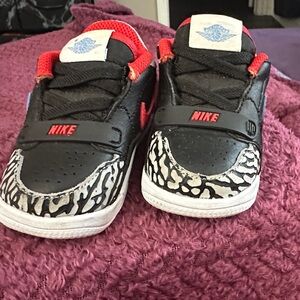Nike Kids Black and Red Patterned Sneakers